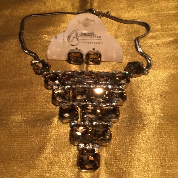 Jewelry - Rhinestone necklace necklace set